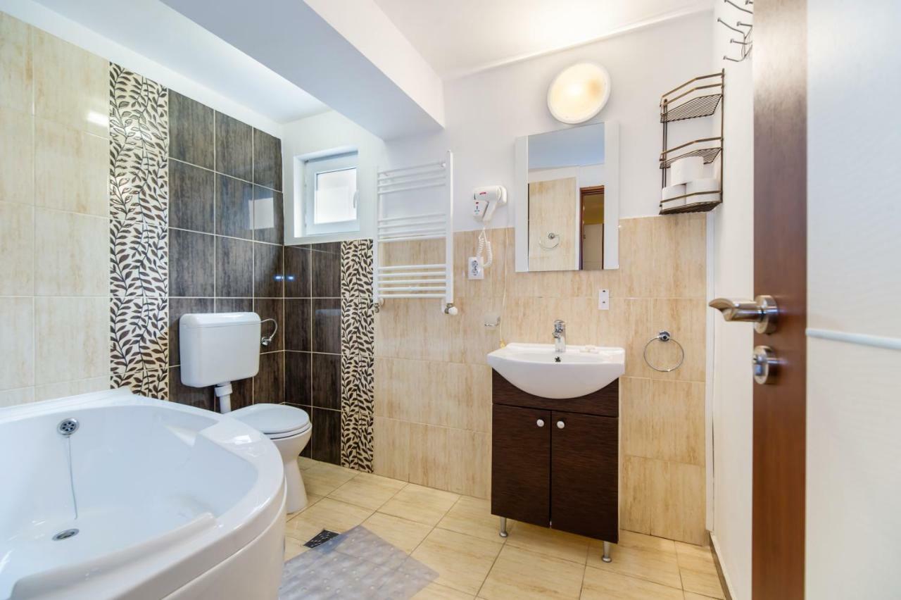 Casa Ivett Appartement Braşov Buitenkant foto